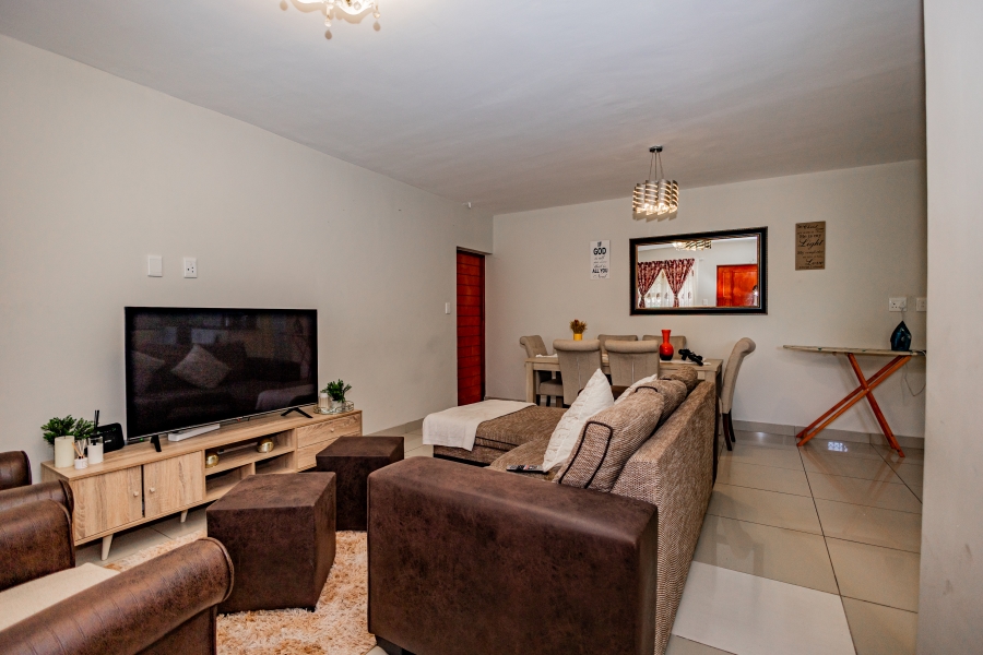 6 Bedroom Property for Sale in Sanddrift Western Cape